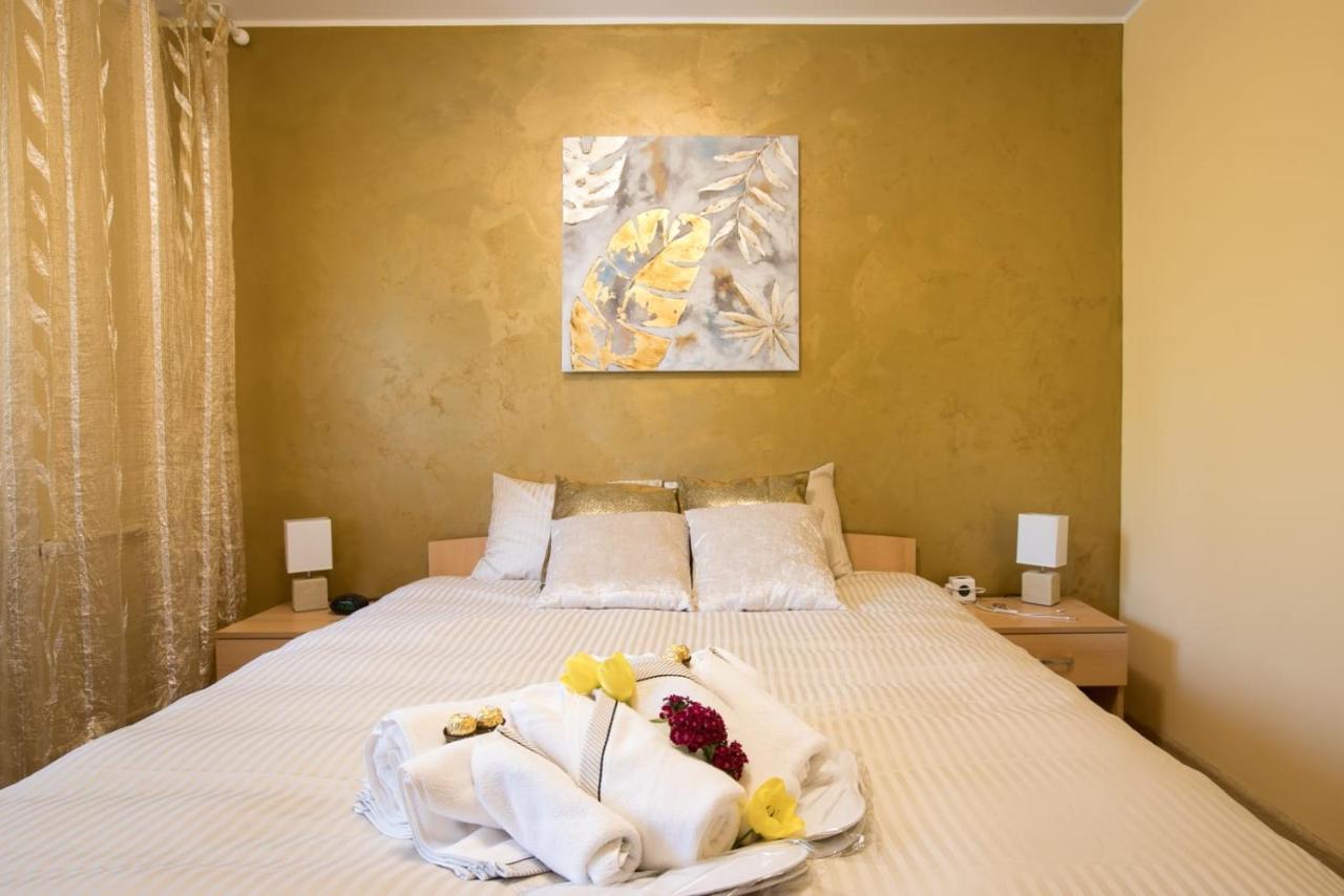 Golden Apartment Baneasa Bukarest Kültér fotó