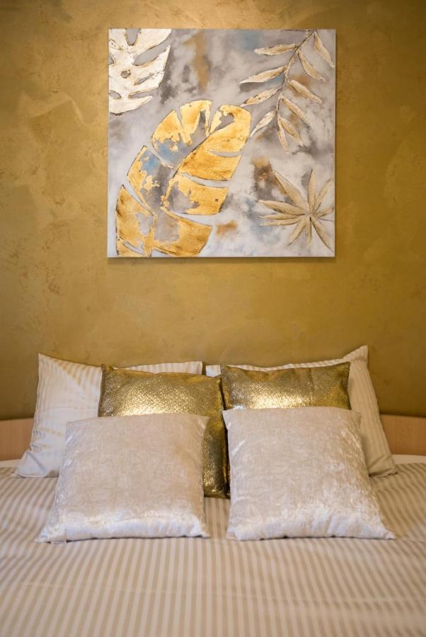 Golden Apartment Baneasa Bukarest Kültér fotó